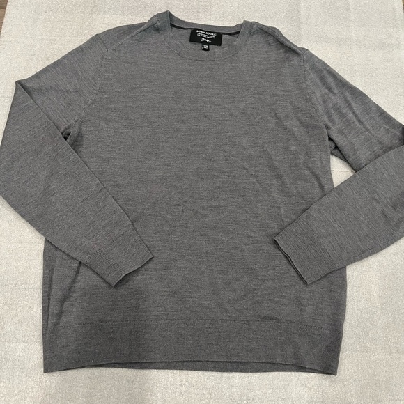 [L]Banana Republic Men's Dark Gray Crewneck Italian Merino Wool Sweater EUC - Picture 1 of 6